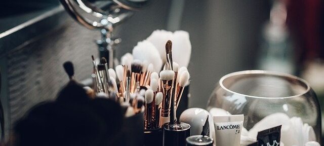 Koliko stane poročni make up?